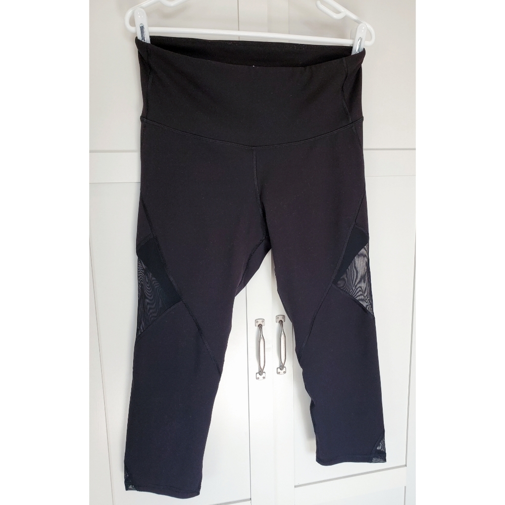 Old Navy Active Go-Dry Cropped Leggings w/ mesh